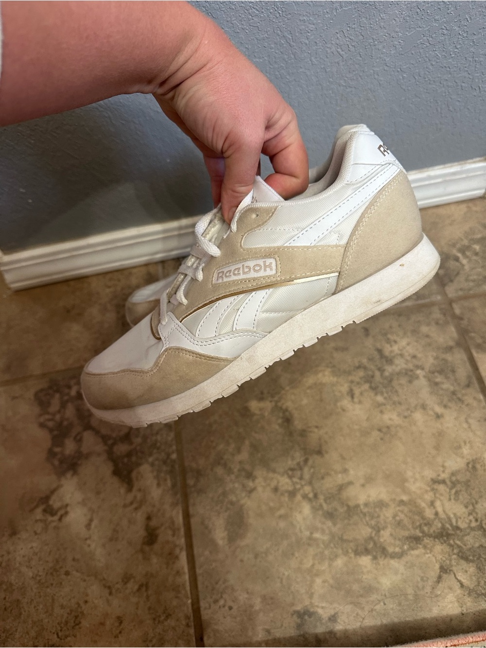 Reebok Classic women’s White & Beige Low-Top Sneakers